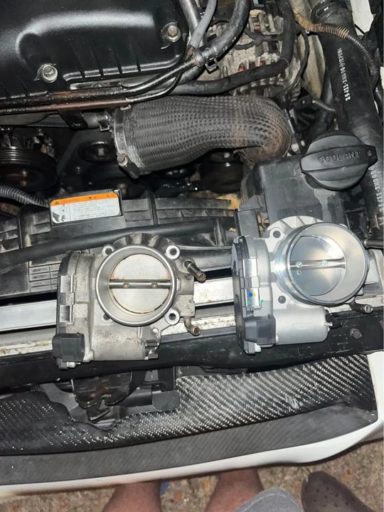 2010 Hyundai Genesis Coupe - Image 11 of 12