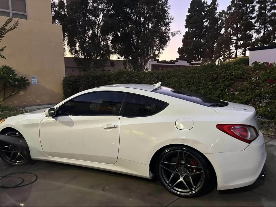 2010 Hyundai Genesis Coupe - Image 5 of 9