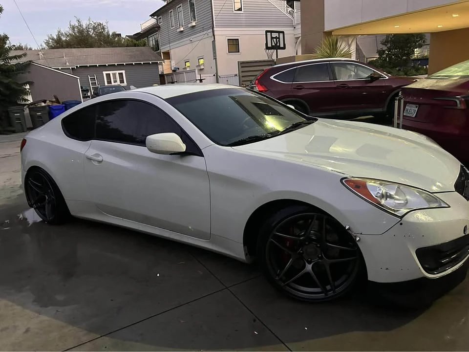 2010 Hyundai Genesis Coupe - Image 4 of 9