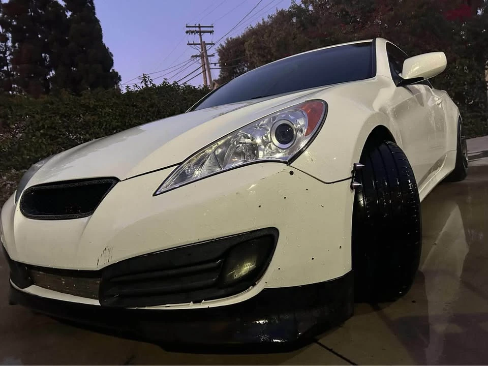 2010 Hyundai Genesis Coupe - Image 3 of 9
