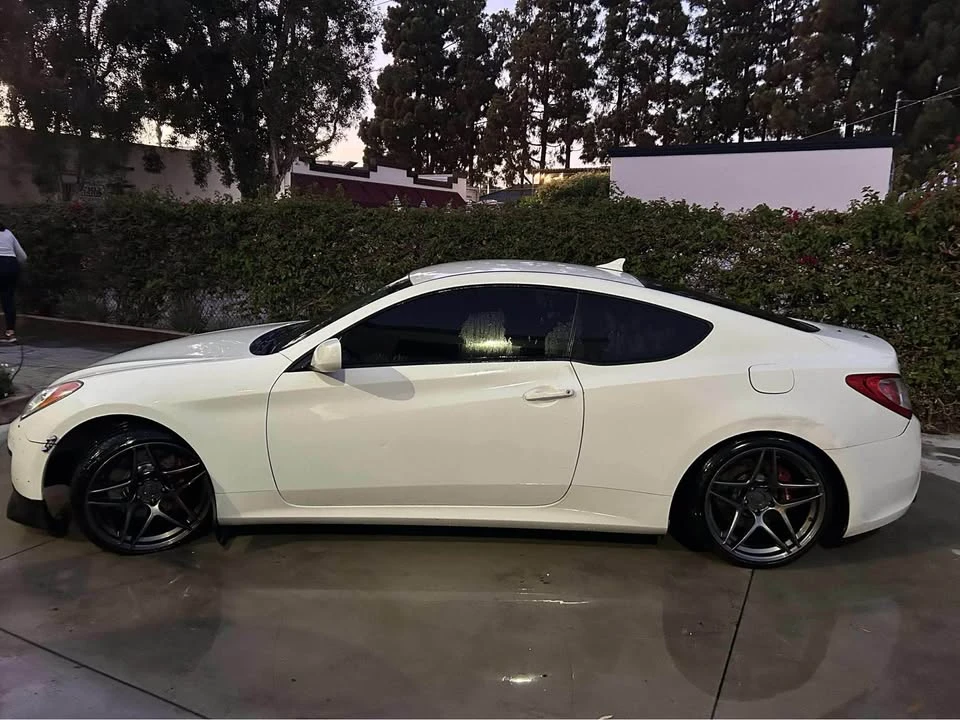 2010 Hyundai Genesis Coupe - Image 7 of 9