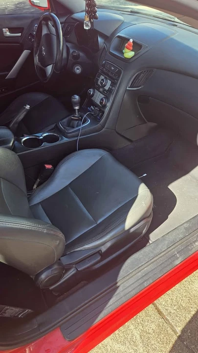 2010 Hyundai Genesis Coupe - Image 7 of 11