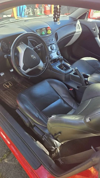 2010 Hyundai Genesis Coupe - Image 6 of 11