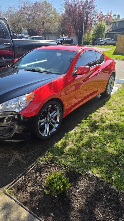 2010 Hyundai Genesis Coupe - Image 3 of 11