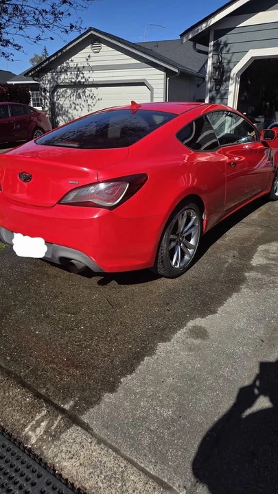 2010 Hyundai Genesis Coupe - Image 4 of 11