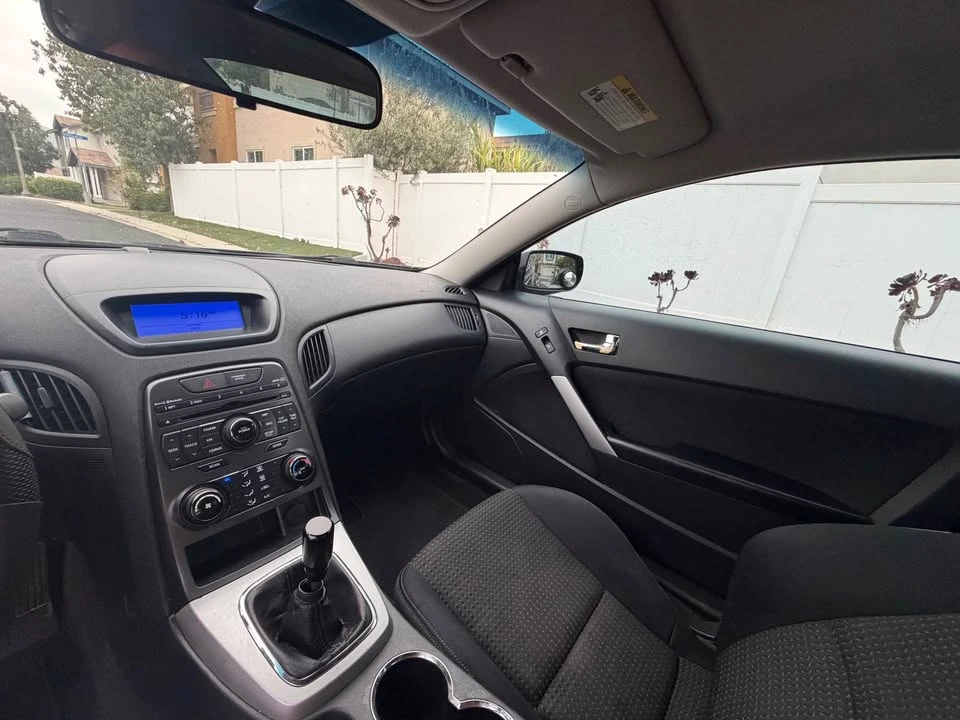 2010 Hyundai Genesis Coupe - Image 8 of 12