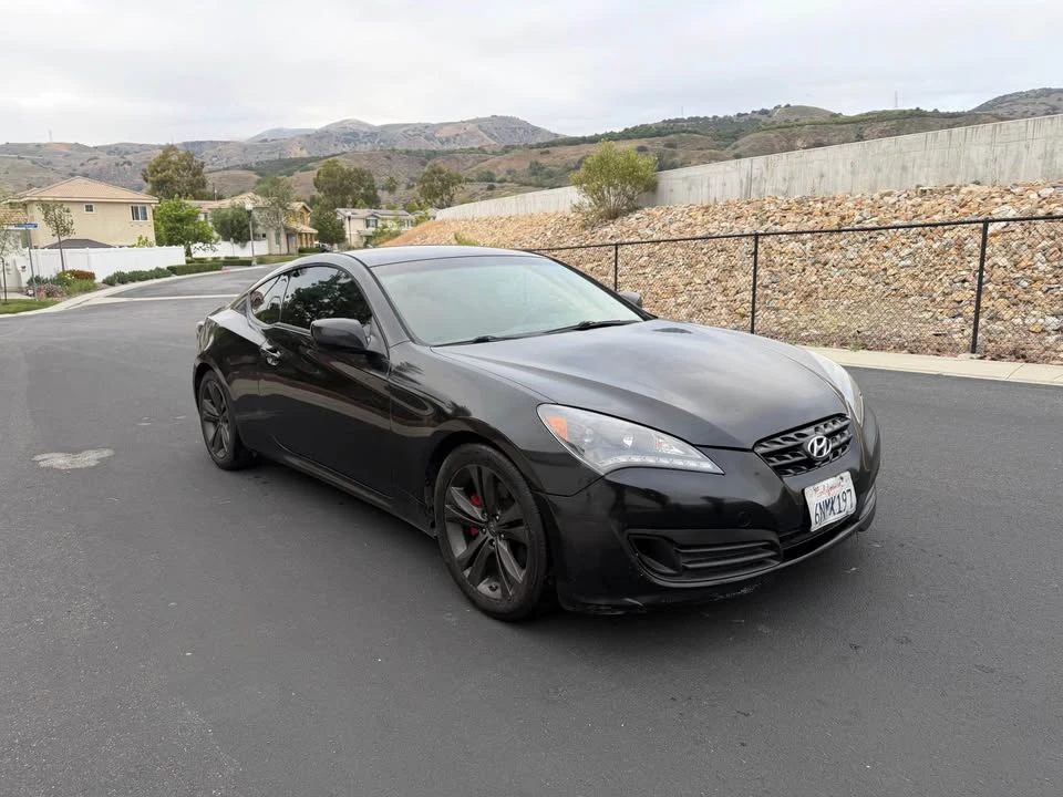 2010 Hyundai Genesis Coupe - Image 5 of 12
