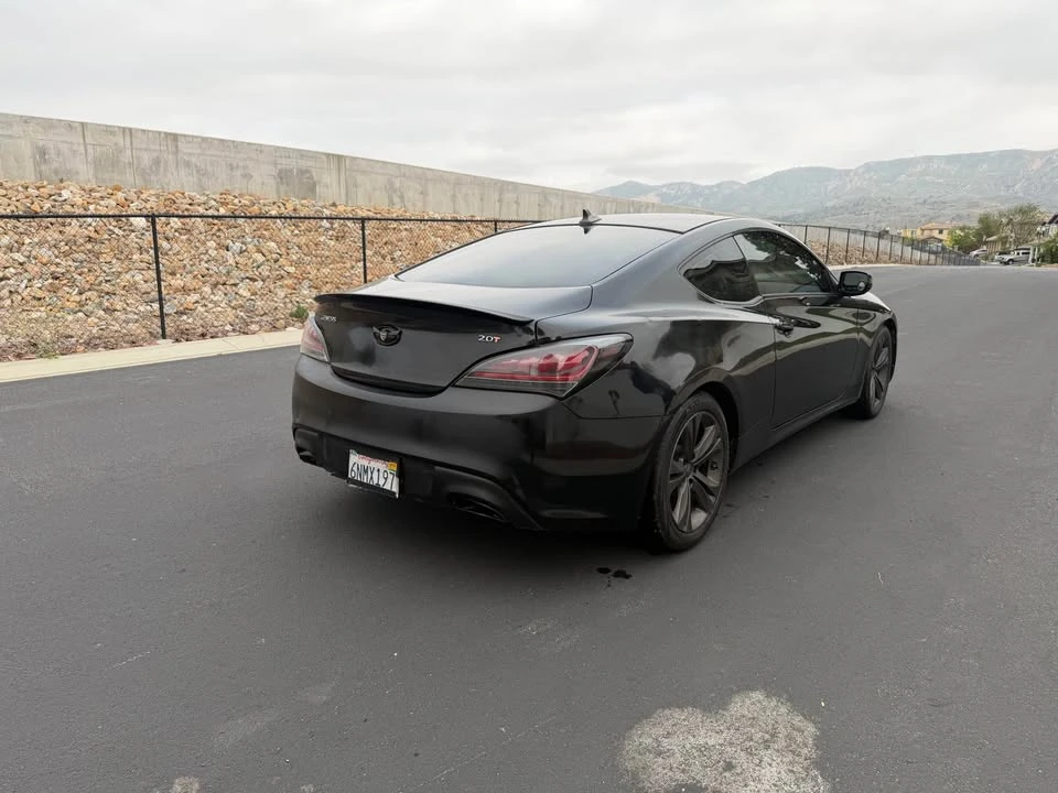 2010 Hyundai Genesis Coupe - Image 3 of 12