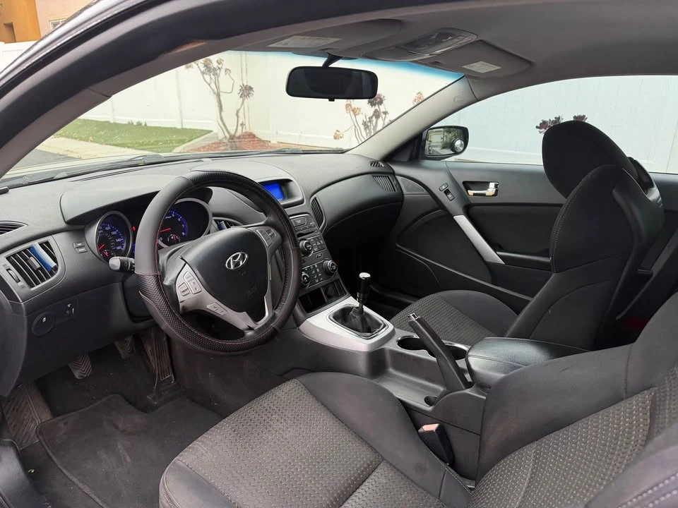 2010 Hyundai Genesis Coupe - Image 7 of 12