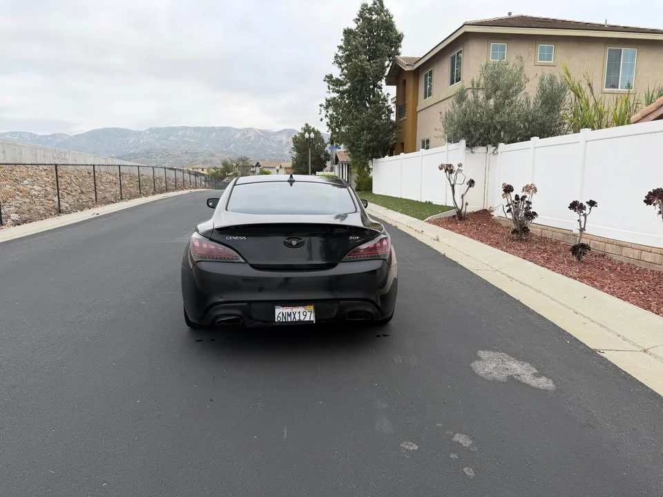 2010 Hyundai Genesis Coupe - Image 2 of 12