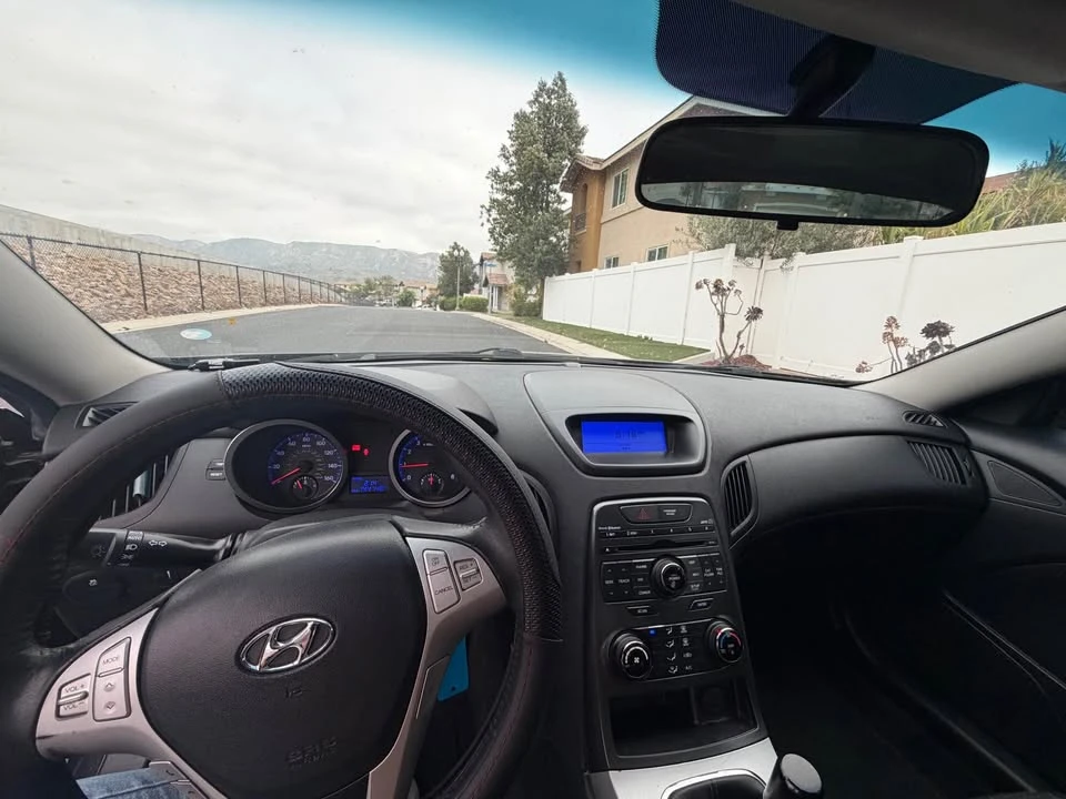2010 Hyundai Genesis Coupe - Image 9 of 12