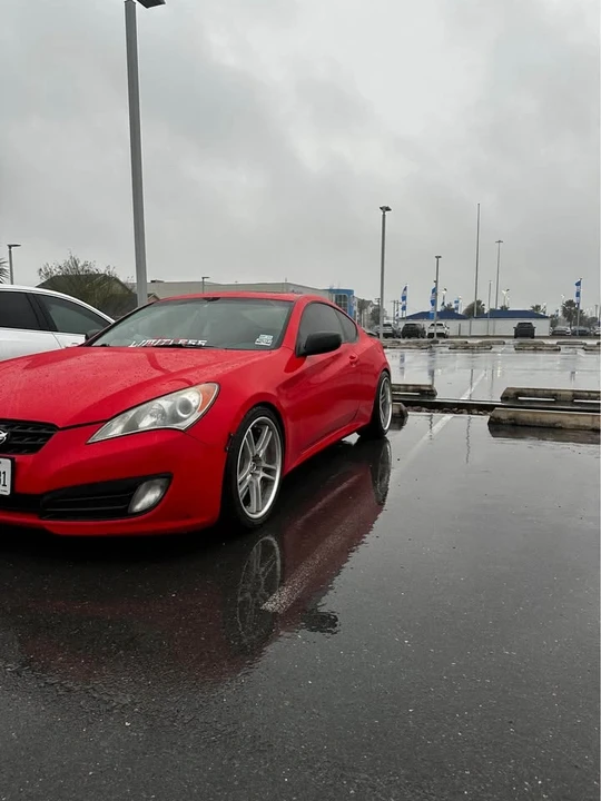 2010 Hyundai Genesis Coupe - Image 4 of 4