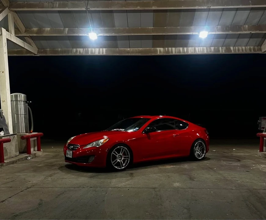 2010 Hyundai Genesis Coupe - Image 2 of 4