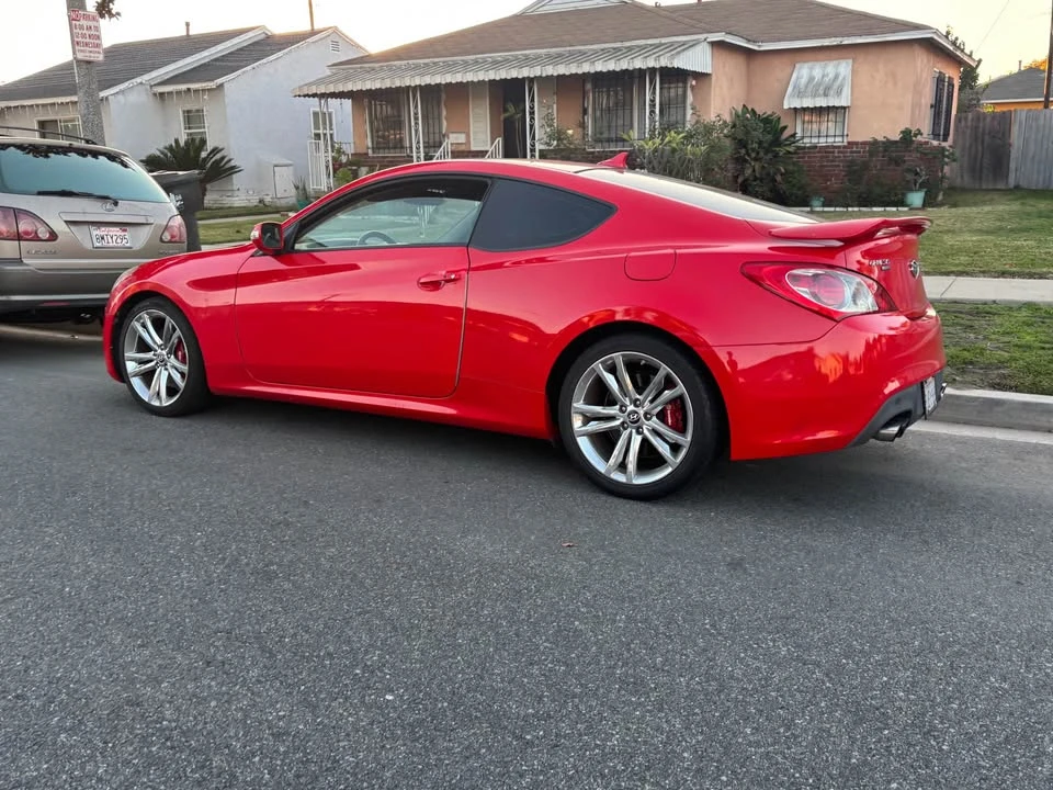 2010 Hyundai Genesis Coupe - Image 2 of 11