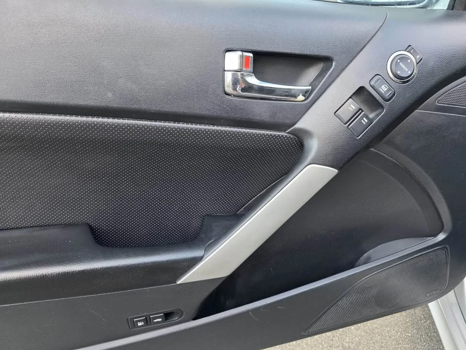 2010 Hyundai Genesis Coupe - Image 6 of 19