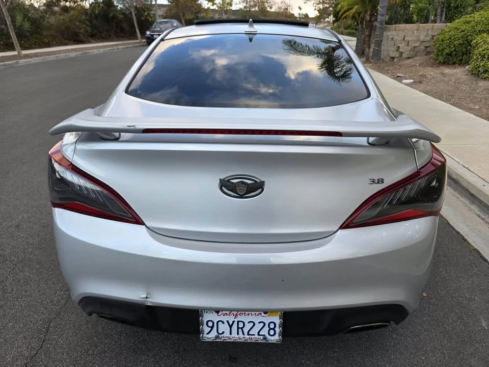 2010 Hyundai Genesis Coupe - Image 15 of 19
