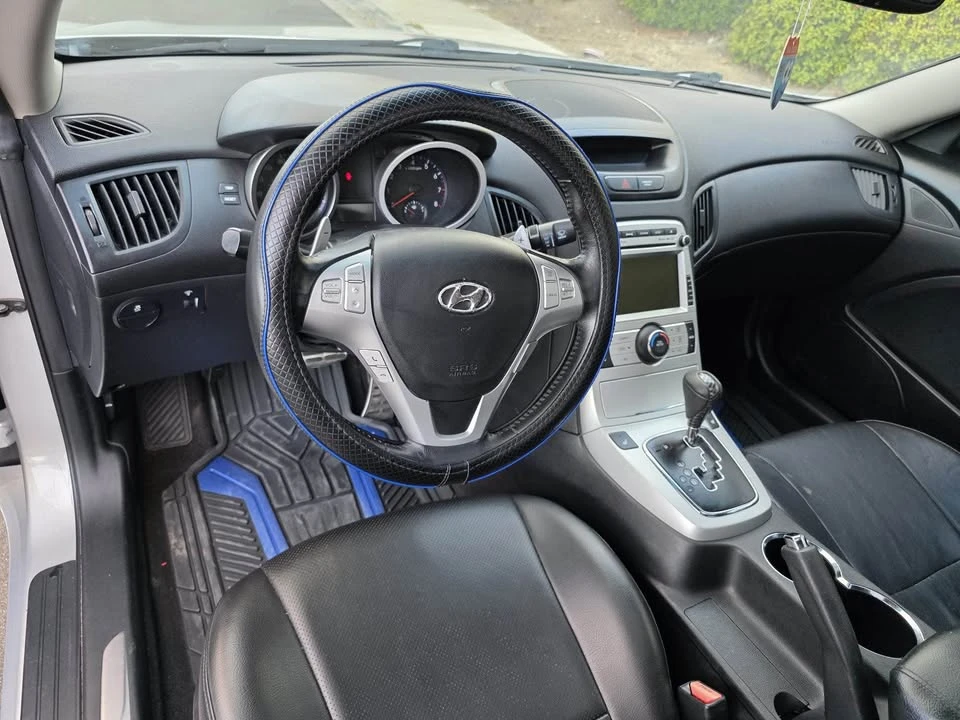 2010 Hyundai Genesis Coupe - Image 9 of 19