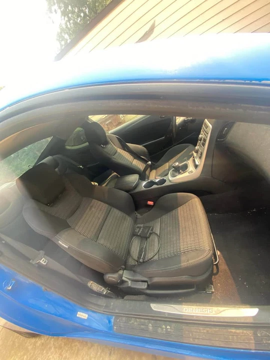 2010 Hyundai Genesis Coupe - Image 4 of 8