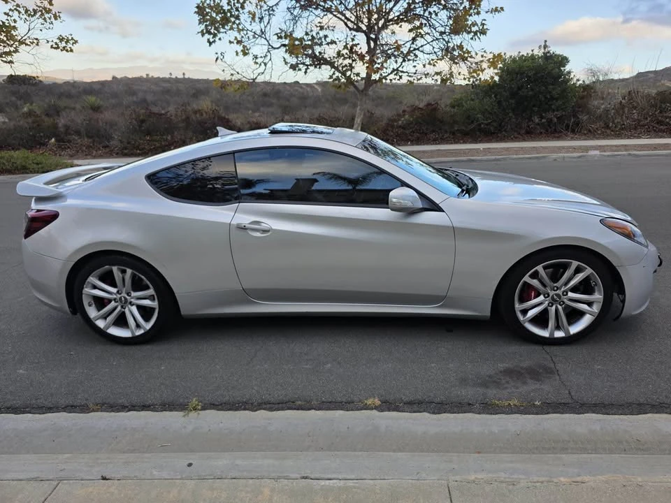 2010 Hyundai Genesis Coupe - Image 3 of 19