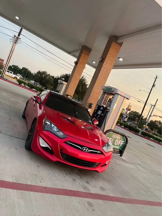 2010 Hyundai Genesis Coupe - Image 2 of 9