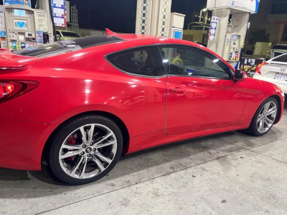 2010 Hyundai Genesis Coupe - Image 2 of 10