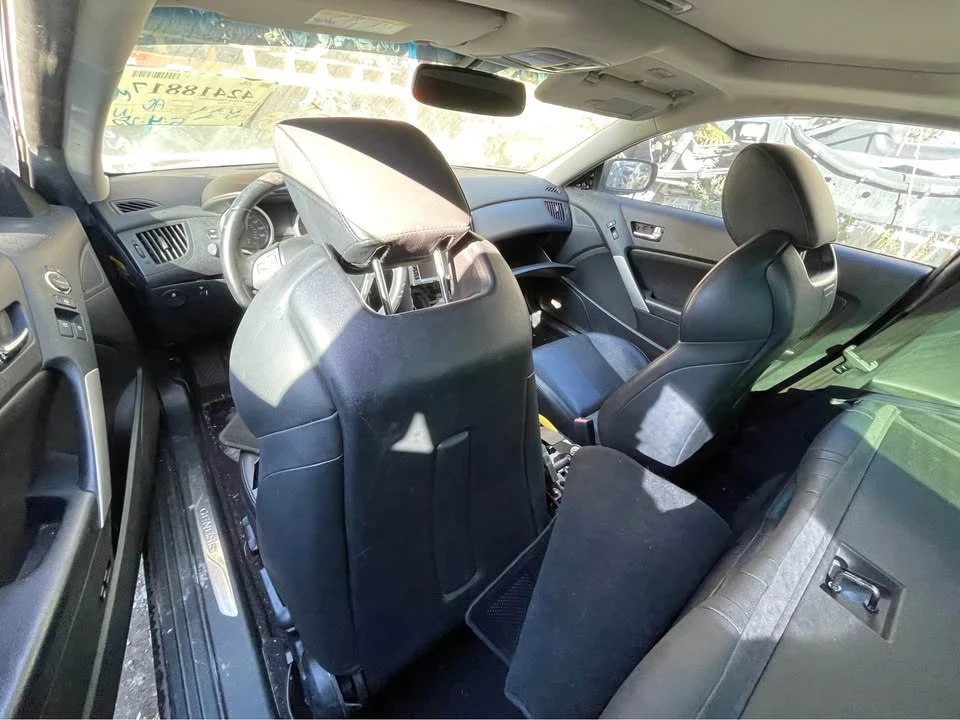 2010 Hyundai Genesis Coupe - Image 7 of 10