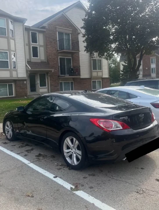 2010 Hyundai Genesis Coupe - Image 2 of 4