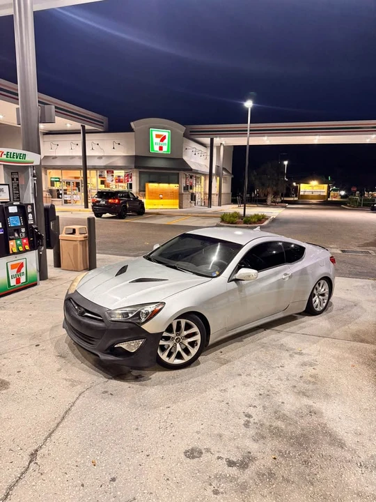 2010 Hyundai Genesis Coupe - Image 2 of 6