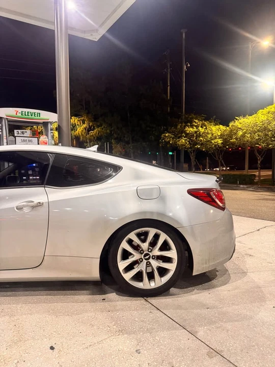 2010 Hyundai Genesis Coupe - Image 3 of 6