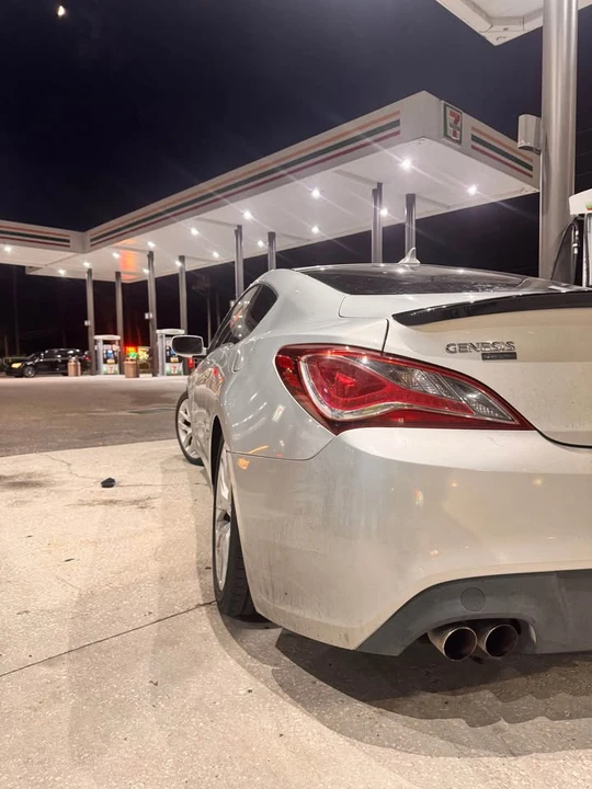 2010 Hyundai Genesis Coupe - Image 4 of 6