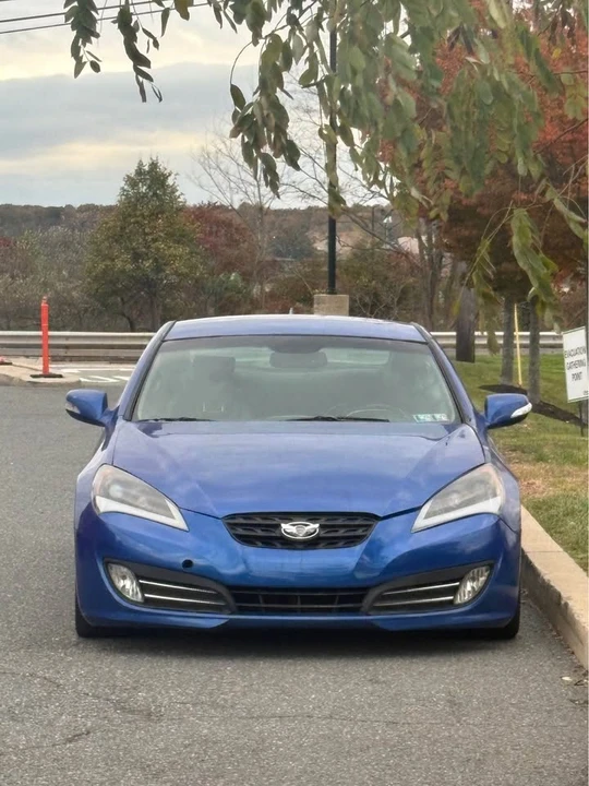 2010 Hyundai Genesis Coupe - Image 2 of 4