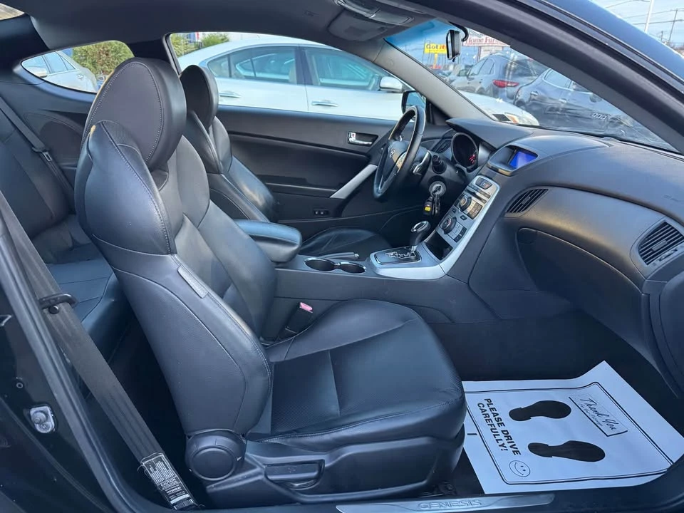 2010 Hyundai Genesis Coupe - Image 11 of 20