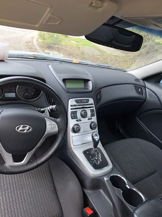 2010 Hyundai Genesis Coupe - Image 7 of 7