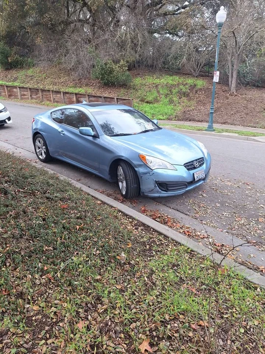 2010 Hyundai Genesis Coupe - Image 2 of 7