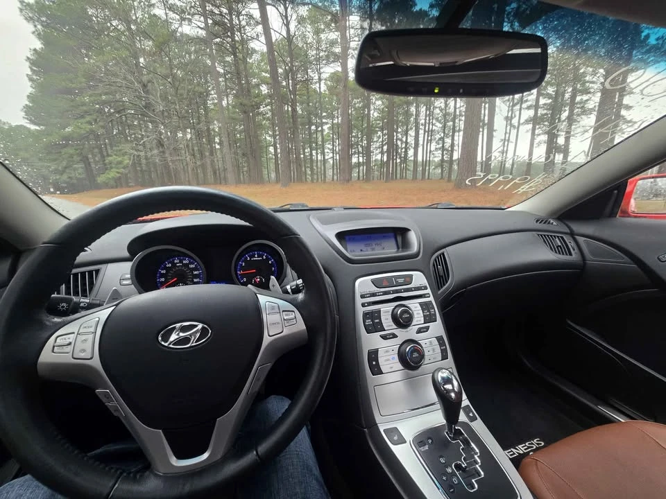 2010 Hyundai Genesis Coupe - Image 8 of 14
