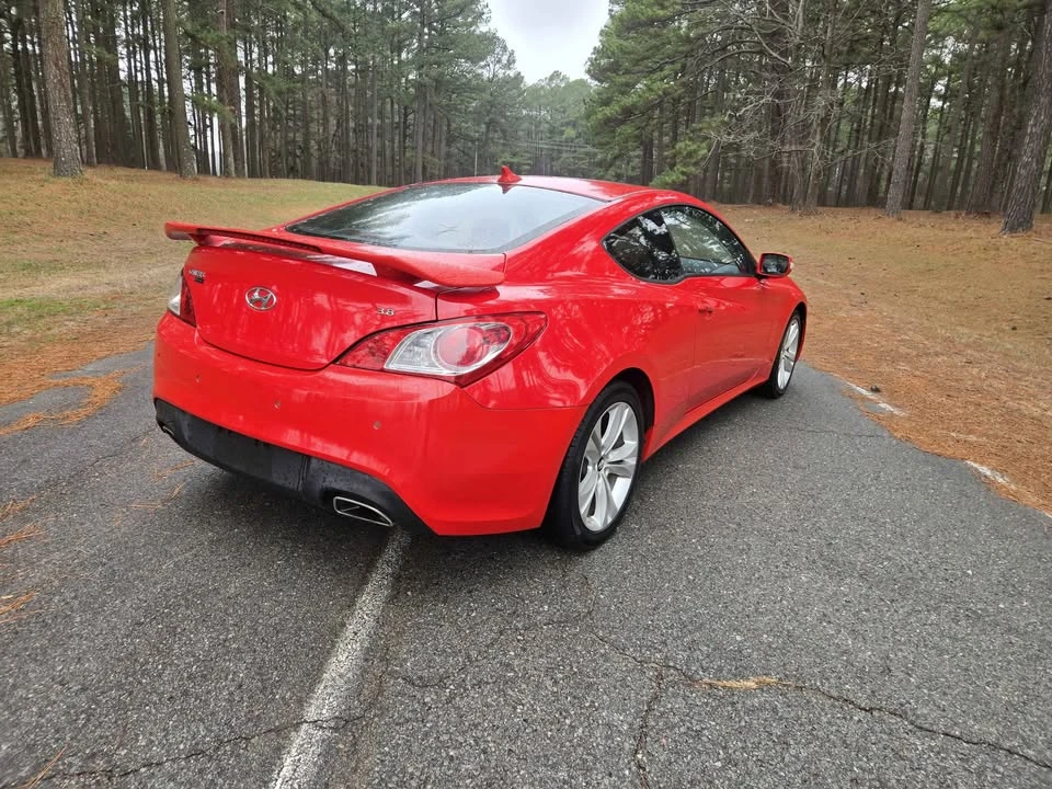 2010 Hyundai Genesis Coupe - Image 5 of 14