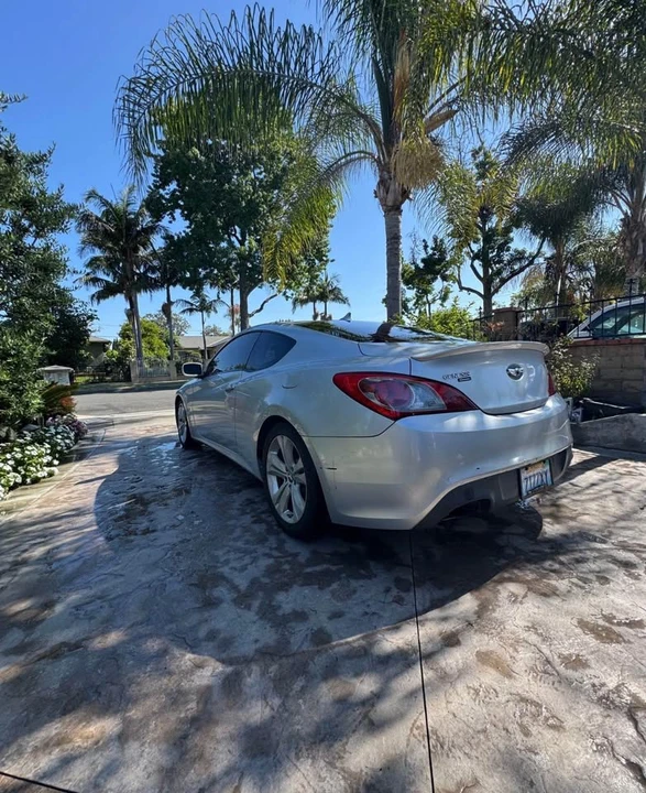 2010 Hyundai Genesis Coupe - Image 2 of 2