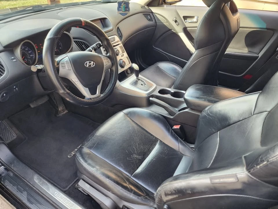 2010 Hyundai Genesis Coupe - Image 4 of 8