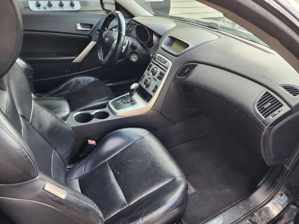2010 Hyundai Genesis Coupe - Image 7 of 8