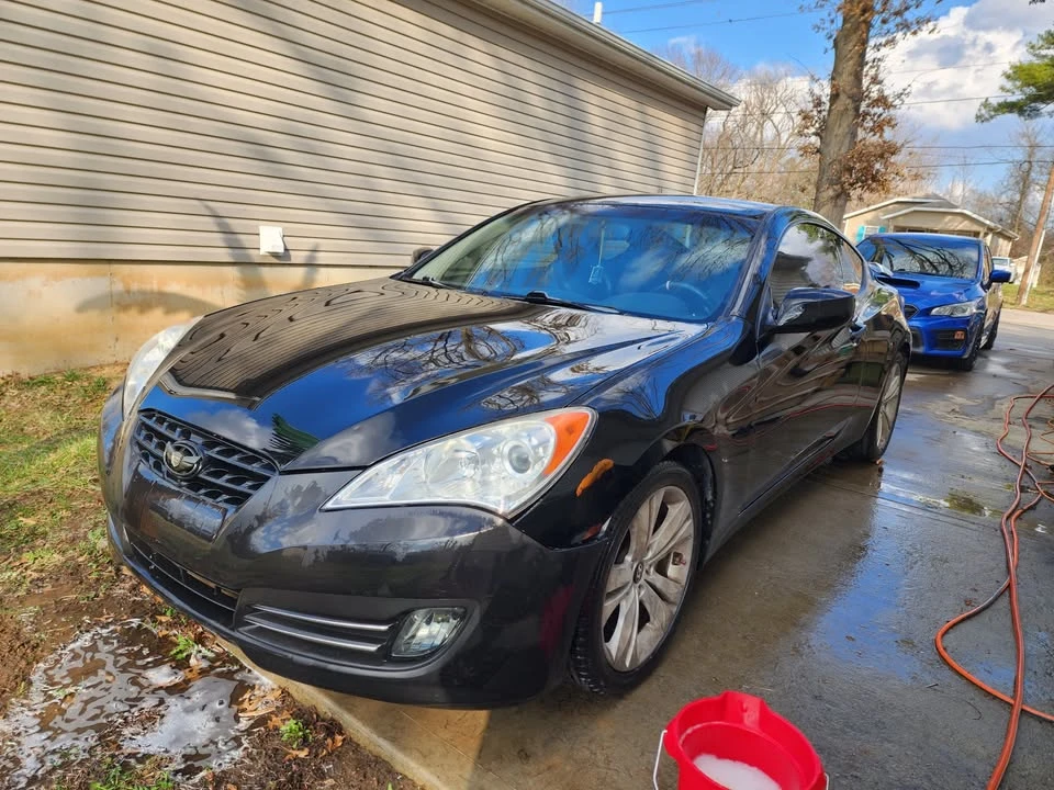 2010 Hyundai Genesis Coupe - Image 3 of 8