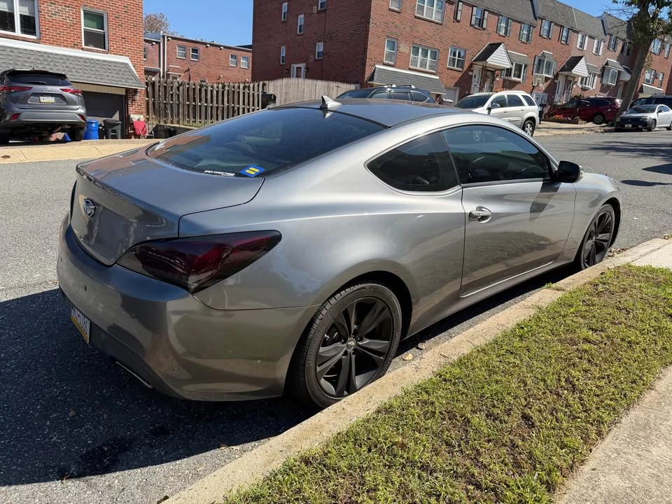 2010 Hyundai Genesis Coupe - Image 6 of 13