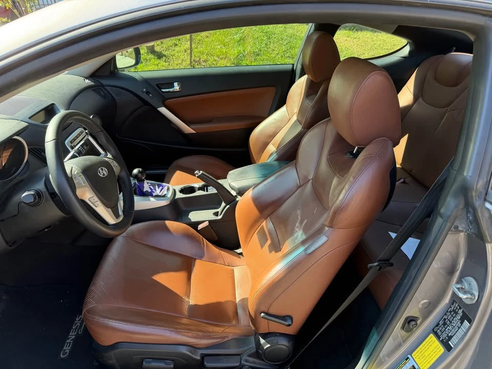 2010 Hyundai Genesis Coupe - Image 10 of 13