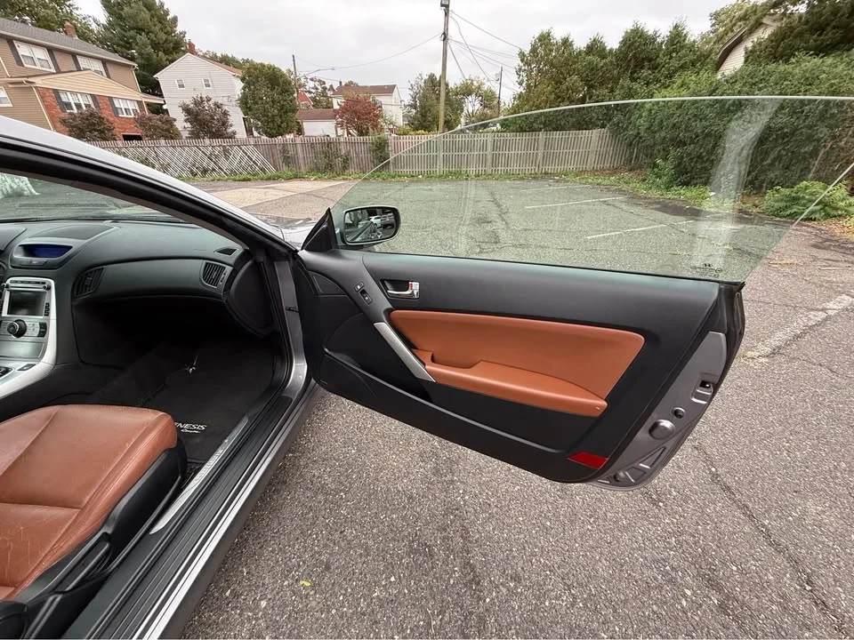 2010 Hyundai Genesis Coupe - Image 8 of 12