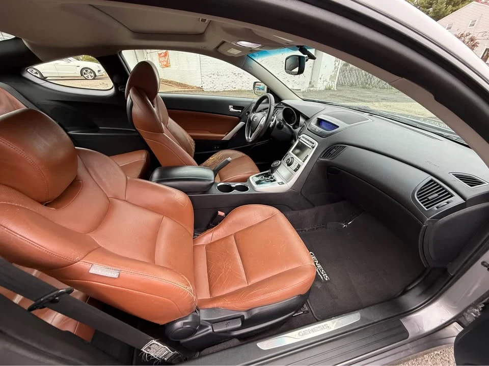 2010 Hyundai Genesis Coupe - Image 9 of 12