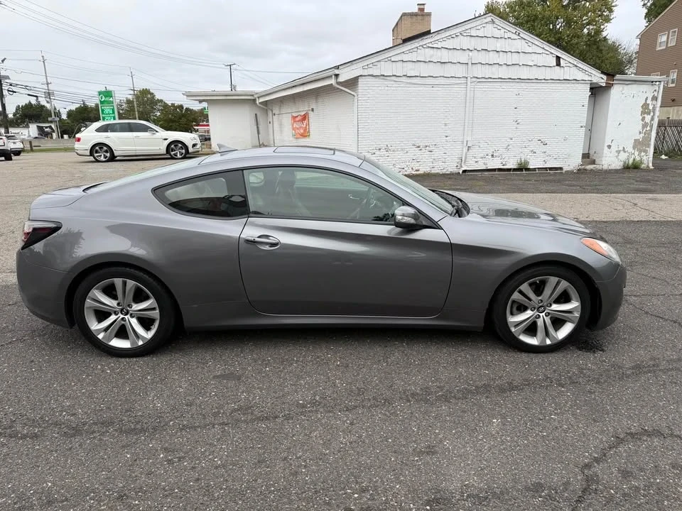 2010 Hyundai Genesis Coupe - Image 2 of 12