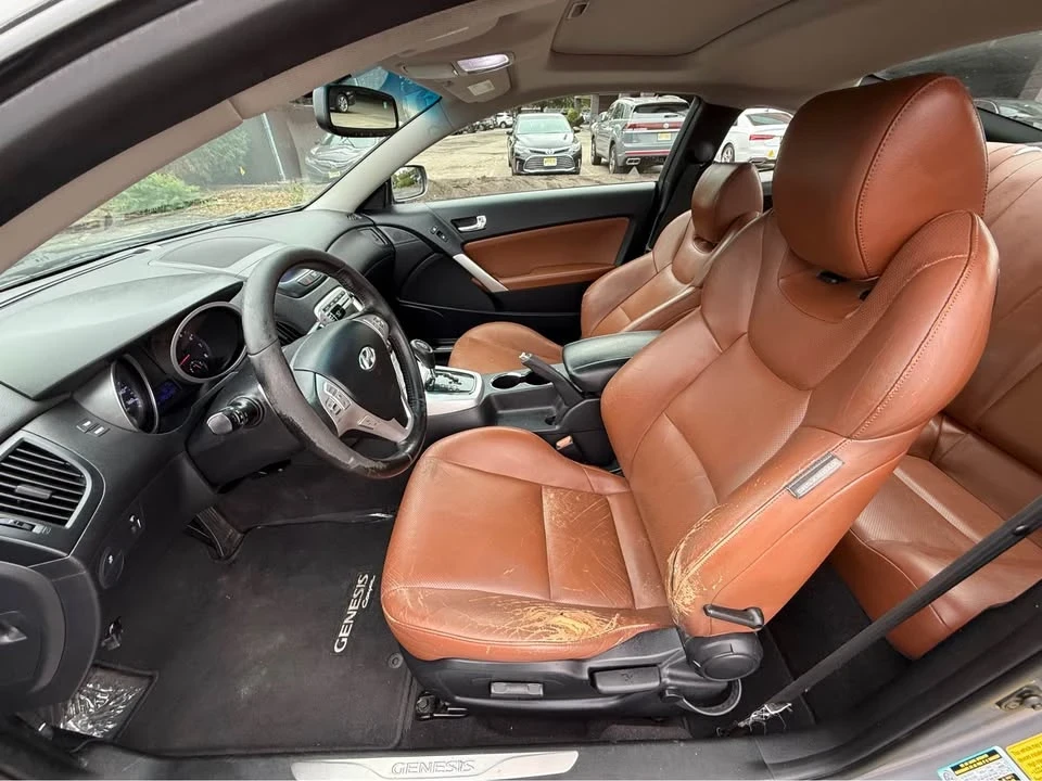2010 Hyundai Genesis Coupe - Image 6 of 12