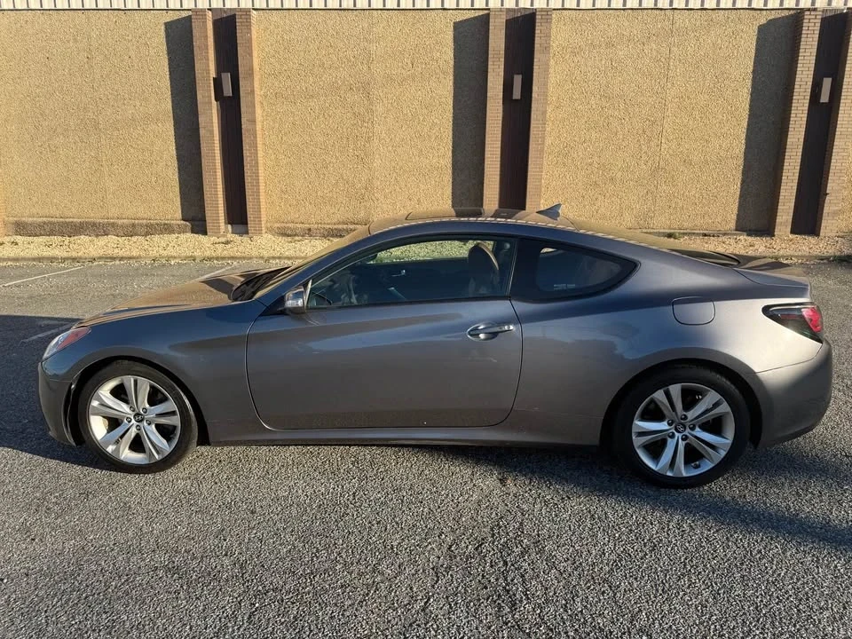 2010 Hyundai Genesis Coupe - Image 4 of 13