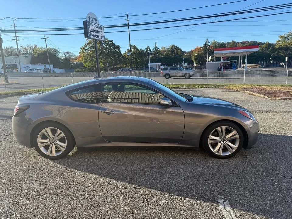 2010 Hyundai Genesis Coupe - Image 2 of 13