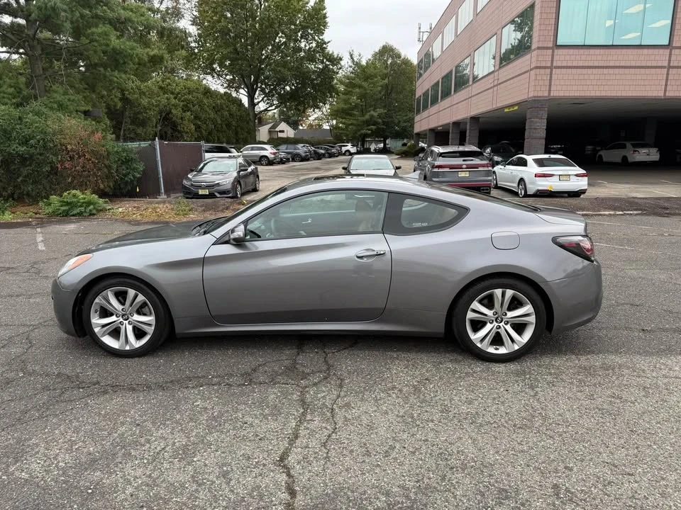 2010 Hyundai Genesis Coupe - Image 4 of 12