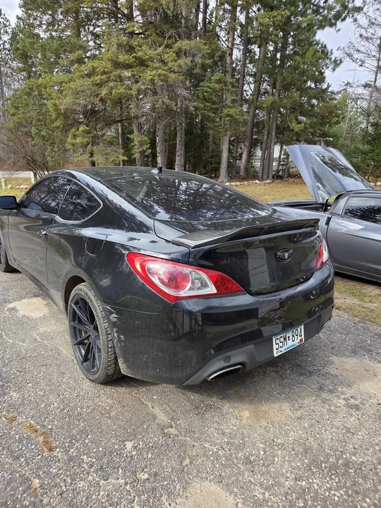 2010 Hyundai Genesis Coupe - Image 2 of 5